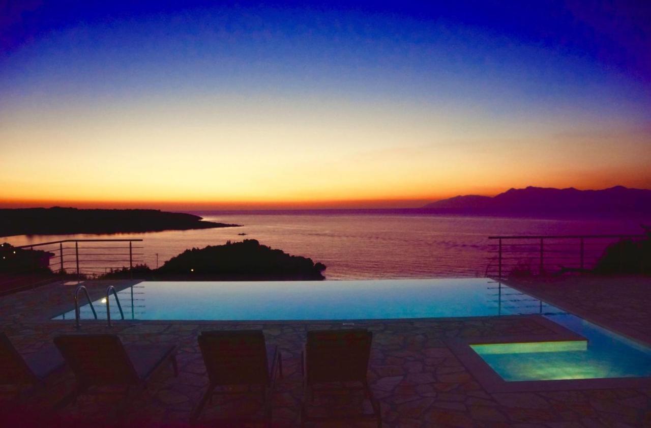 Beachfront Villa Seasun By Posarellivillas Ájos Spyrídon Eksteriør bilde