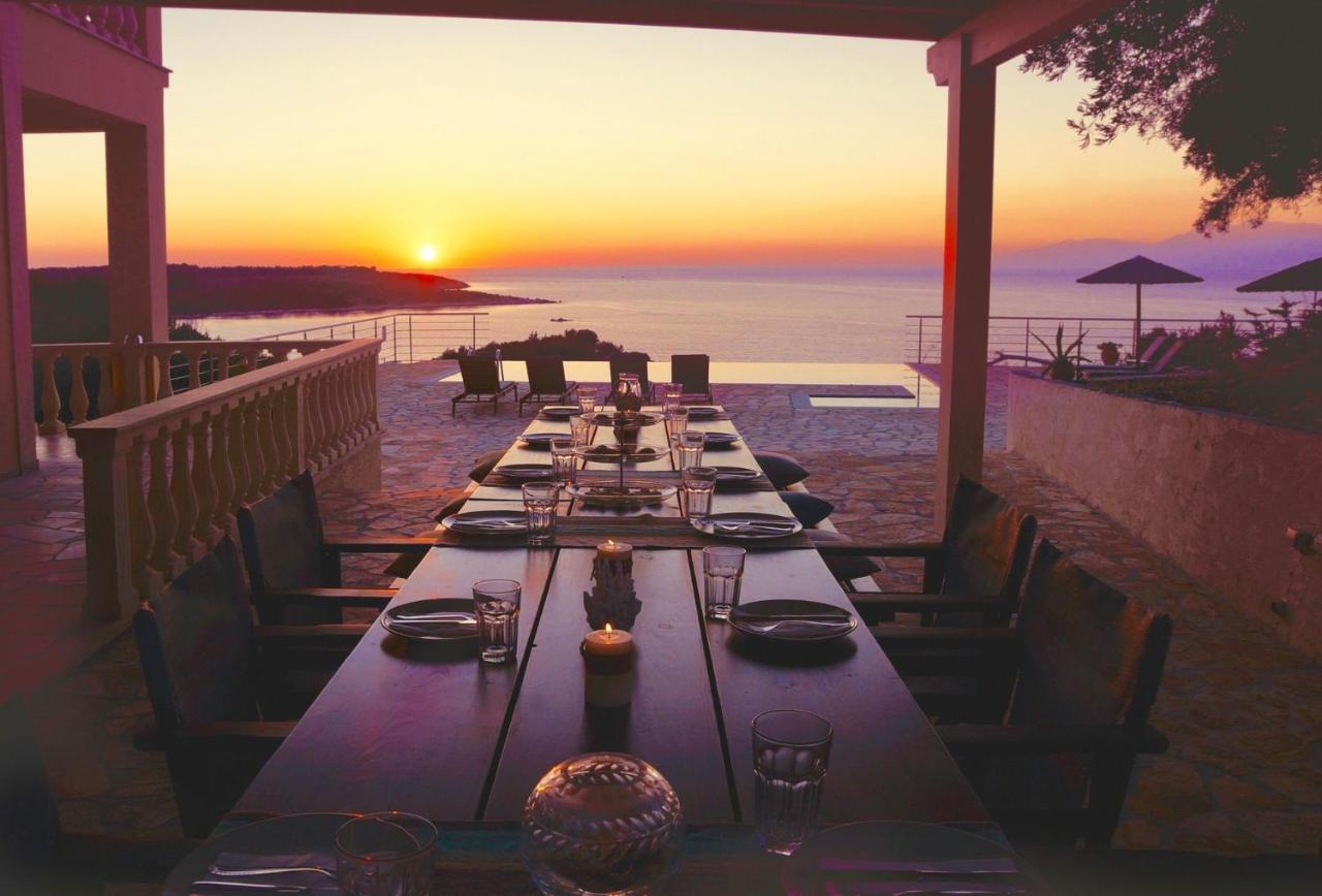 Beachfront Villa Seasun By Posarellivillas Ájos Spyrídon Eksteriør bilde