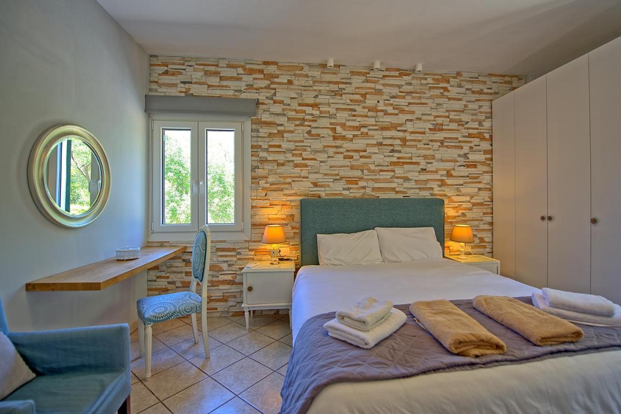 Beachfront Villa Seasun By Posarellivillas Ájos Spyrídon Eksteriør bilde
