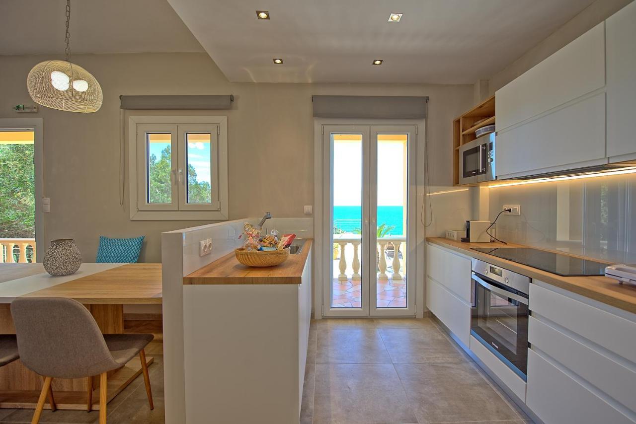 Beachfront Villa Seasun By Posarellivillas Ájos Spyrídon Eksteriør bilde