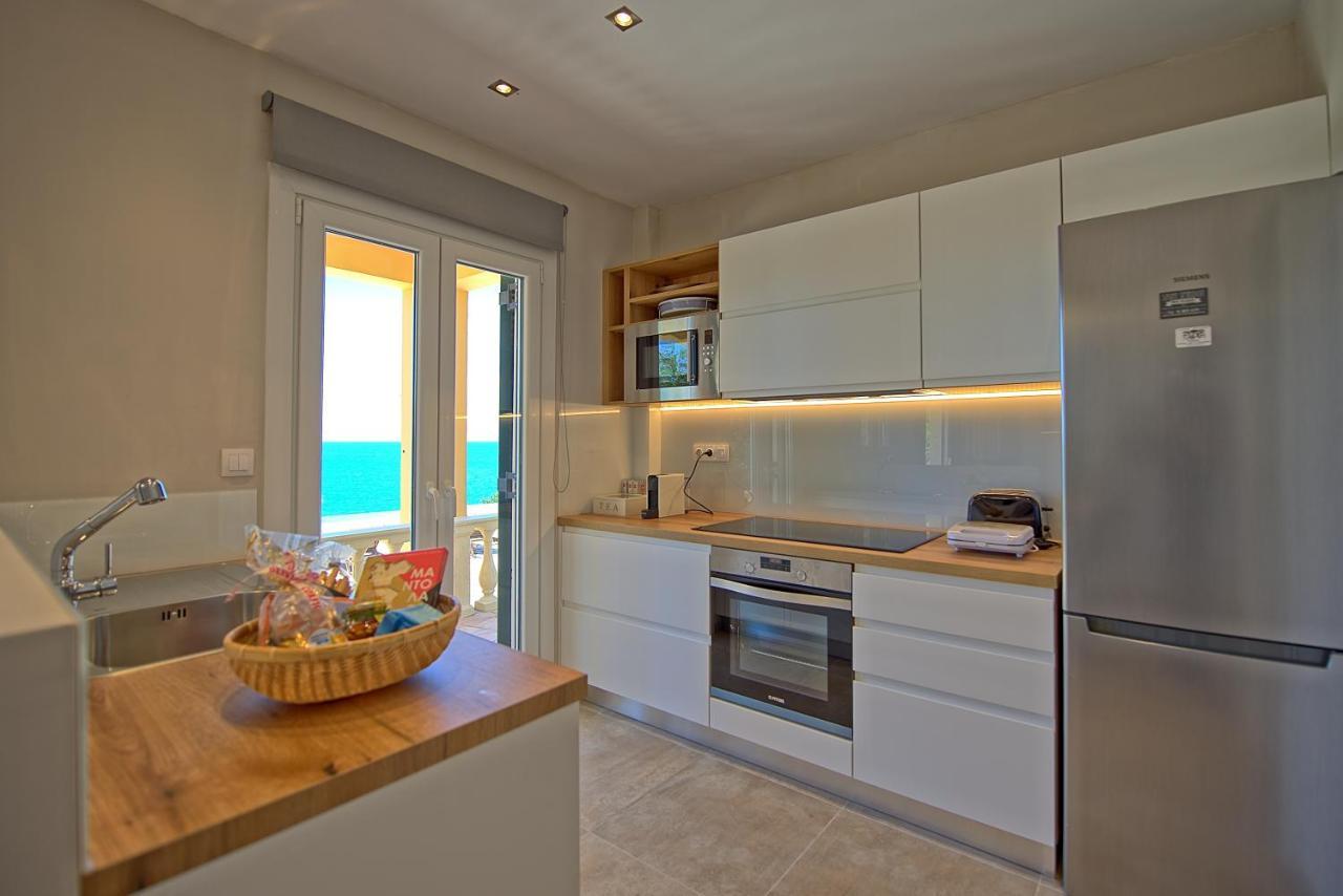 Beachfront Villa Seasun By Posarellivillas Ájos Spyrídon Eksteriør bilde