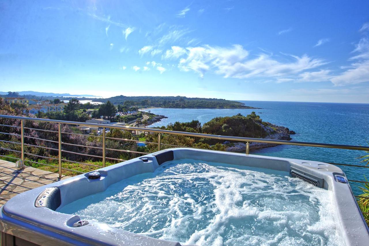 Beachfront Villa Seasun By Posarellivillas Ájos Spyrídon Eksteriør bilde