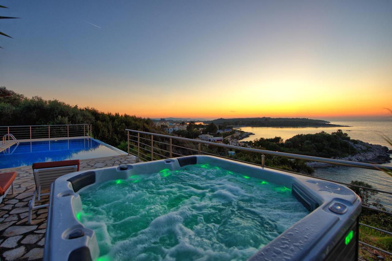 Beachfront Villa Seasun By Posarellivillas Ájos Spyrídon Eksteriør bilde