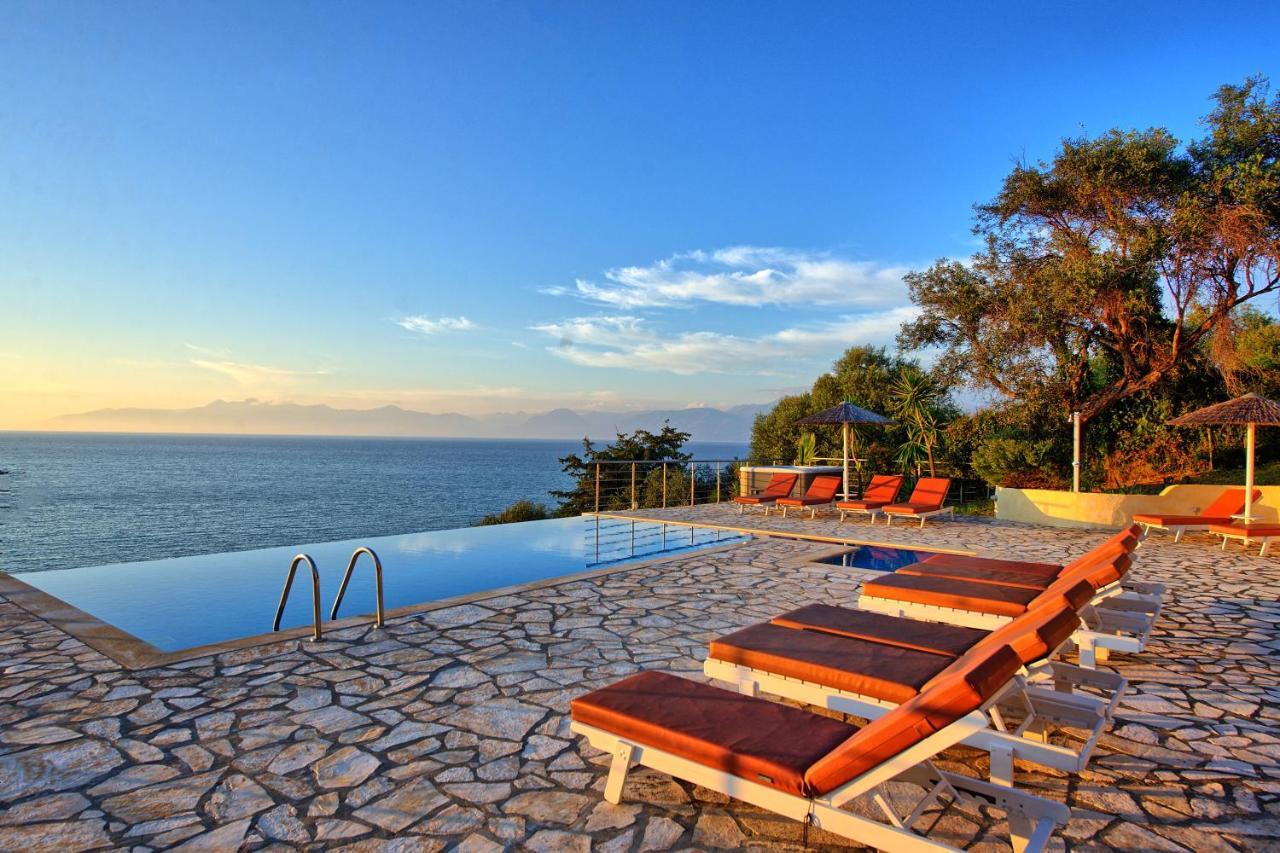Beachfront Villa Seasun By Posarellivillas Ájos Spyrídon Eksteriør bilde